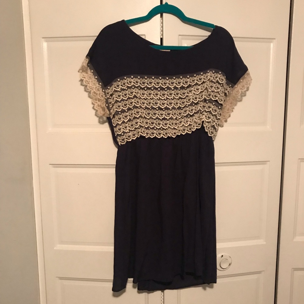 Flirty dress with lace